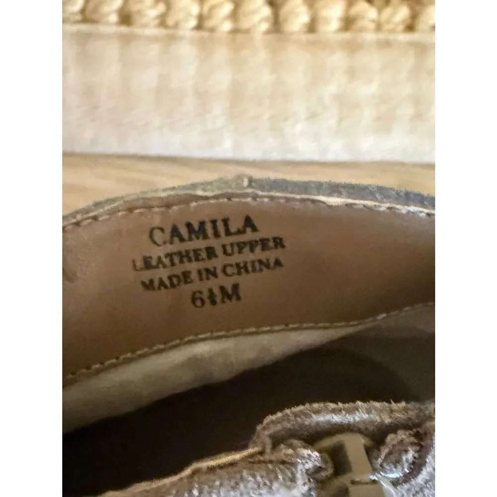 Tahari Camila Taupe Suede Fringe Ankle Booties Women’s 6.5M Stacked Heel